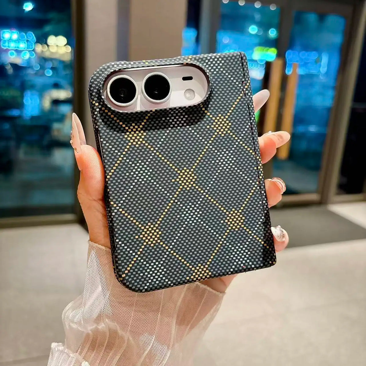 Aramid weave MagSafe case for iPhone Duo, back view in hand