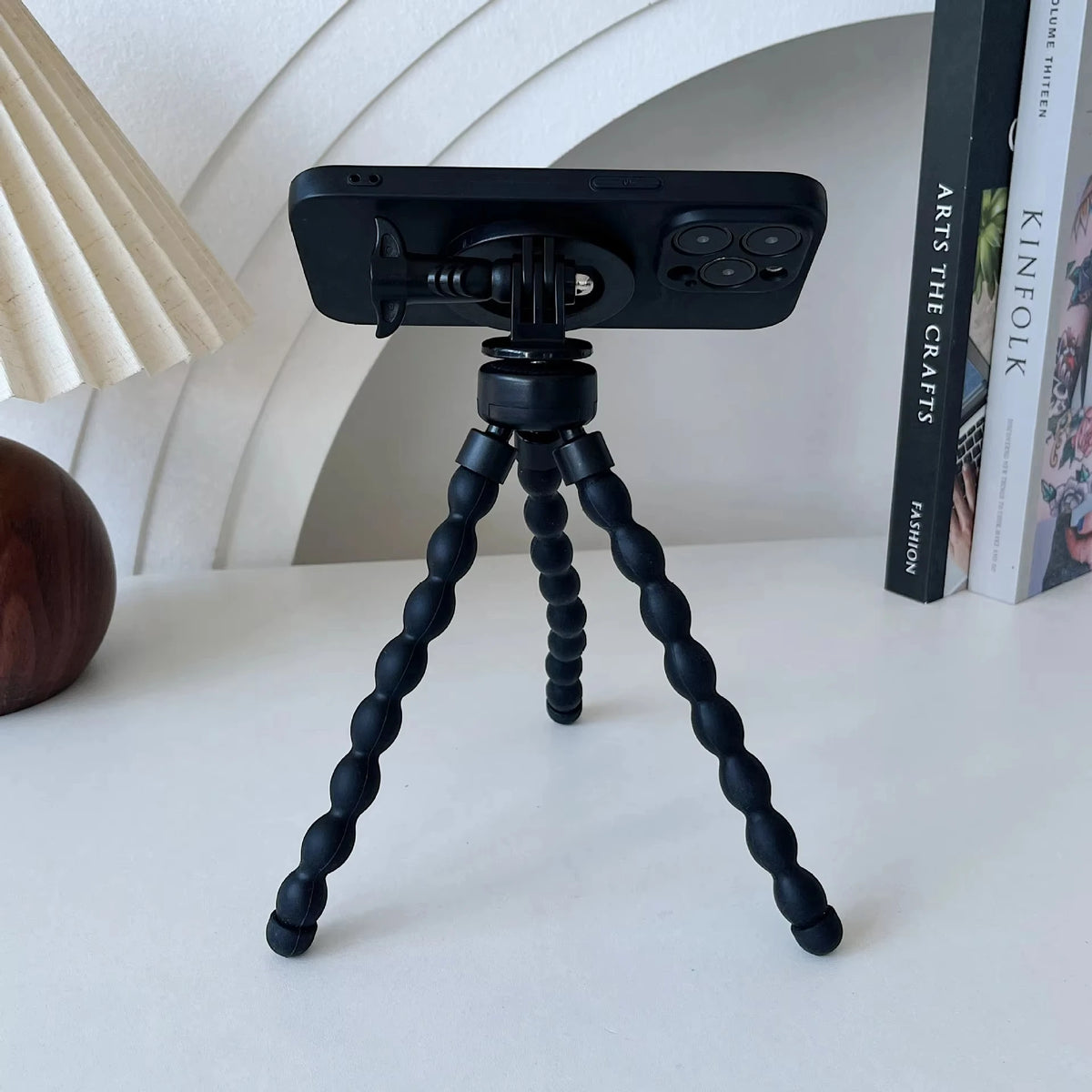 Magnetic octopus mini tripod, view 2